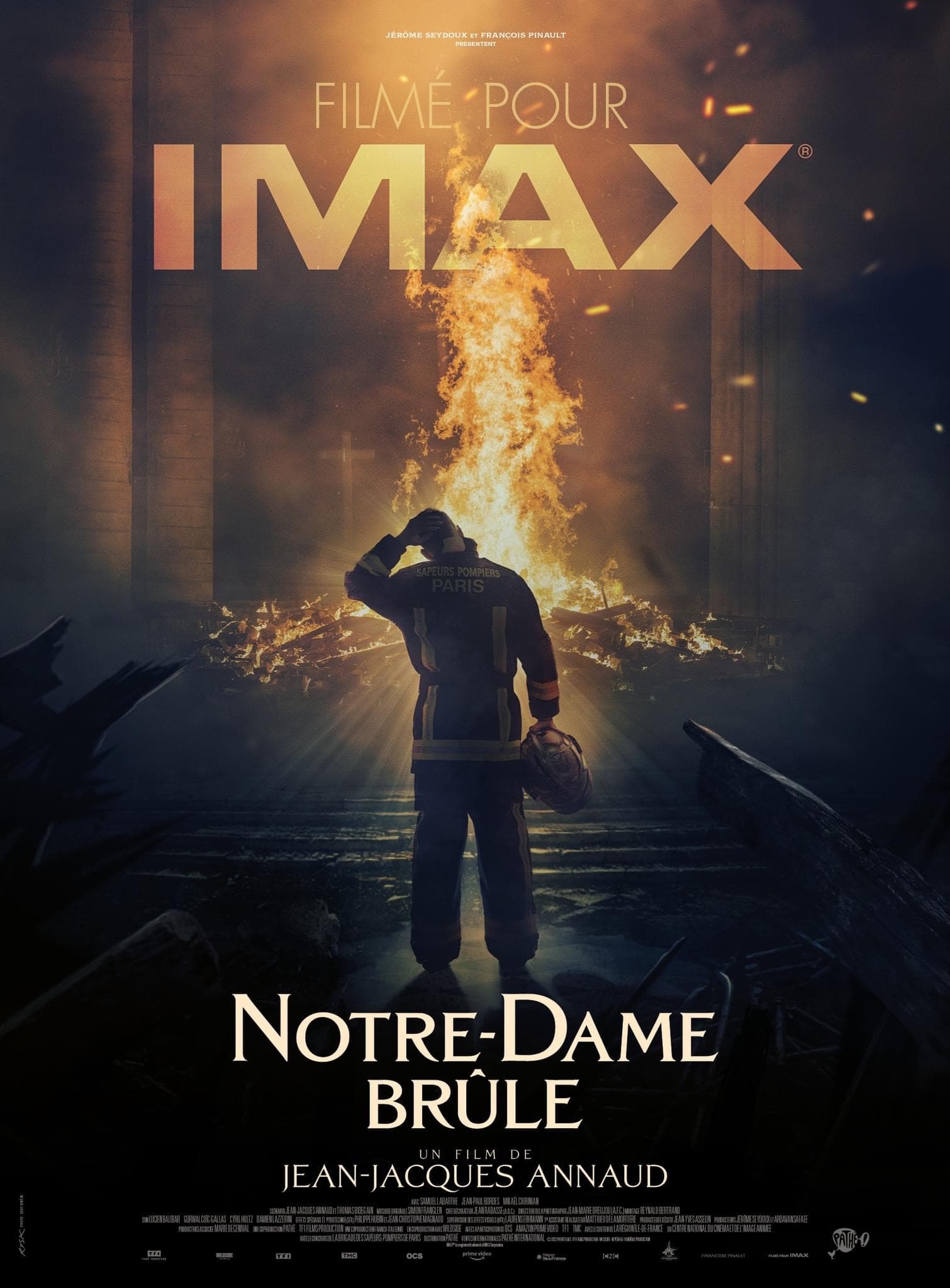 Notre-Dame v plamenech
