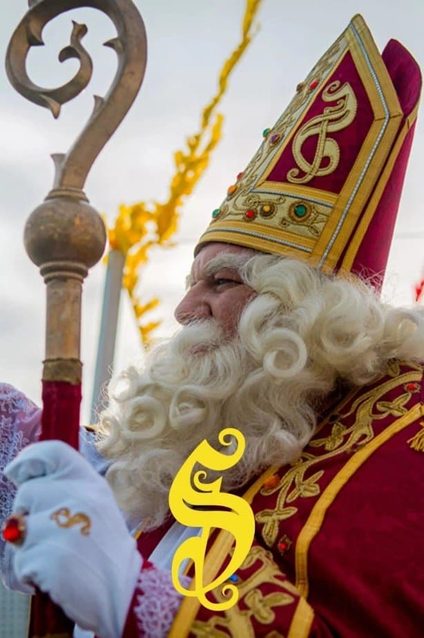 Hij komt, hij komt... De intrede van de Sint